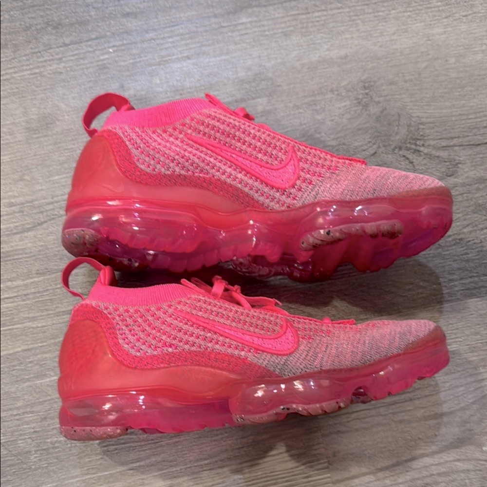 Nike VaporMax 6.5 Hyper Pink Athletic Sneakers Breathable Knit Upper - Picture 4 of 8